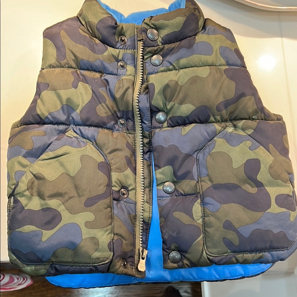 GAP Green and Blue Quilted Camouflage Vest